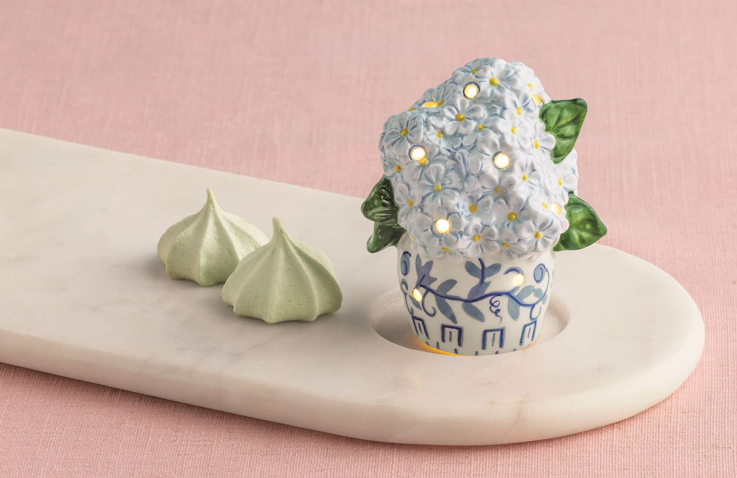 Hydrangea LED Sitter