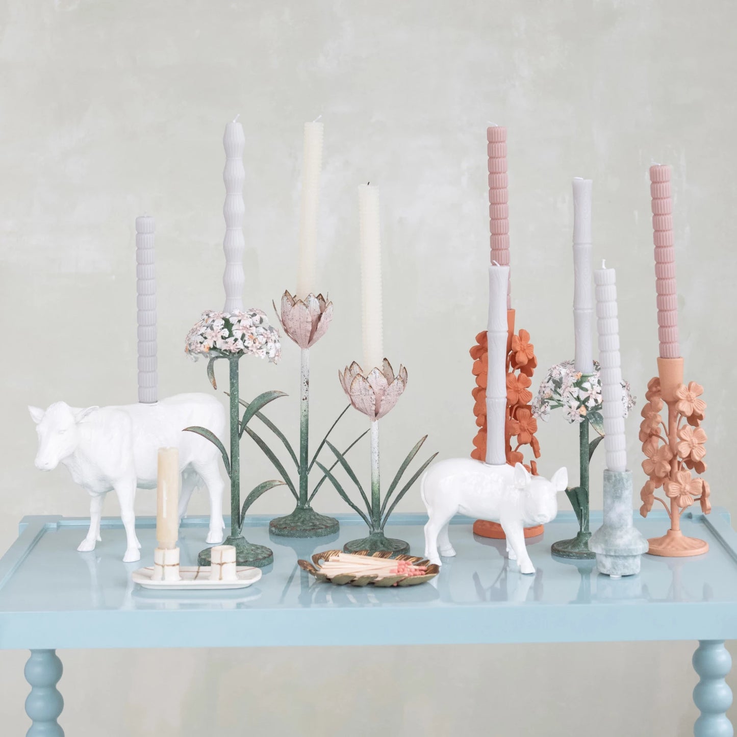 Resin Cow Taper Holder, Antique White